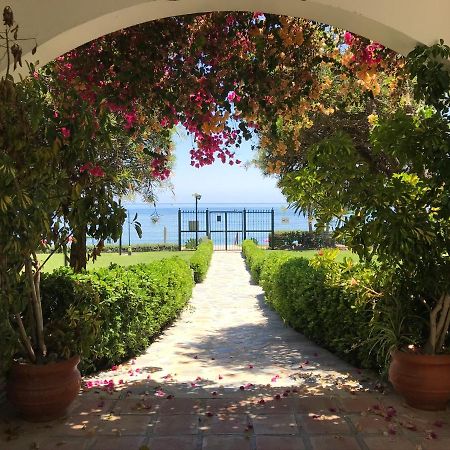 Marbella - Estepona Beach Frontline Apartment Luaran gambar