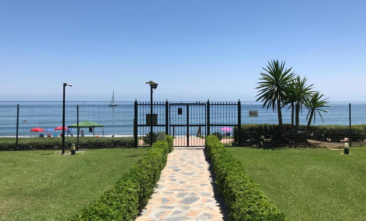 Marbella - Estepona Beach Frontline Apartment Luaran gambar