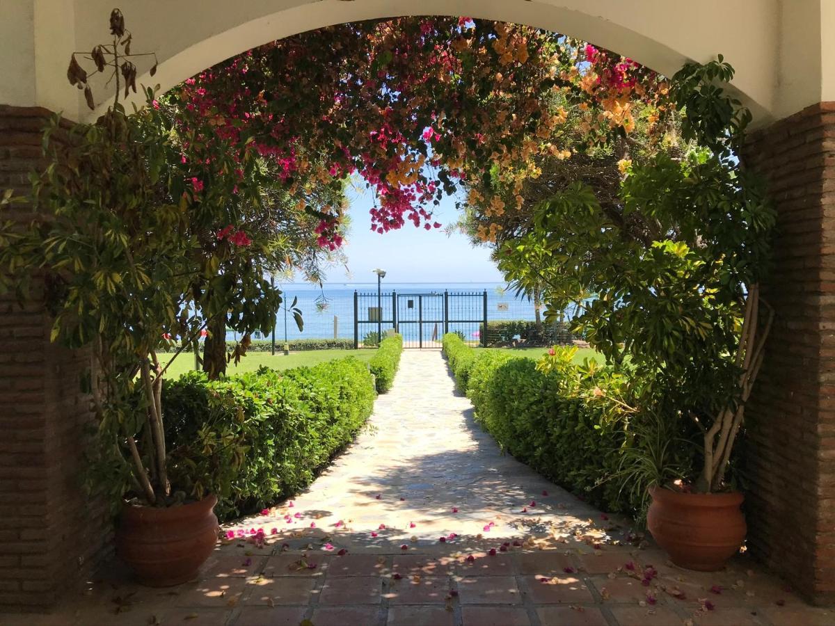 Marbella - Estepona Beach Frontline Apartment Luaran gambar
