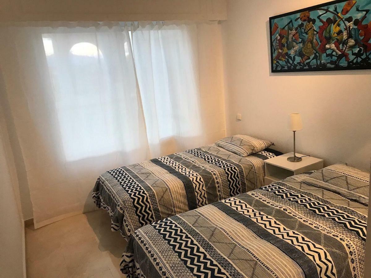 Marbella - Estepona Beach Frontline Apartment Luaran gambar