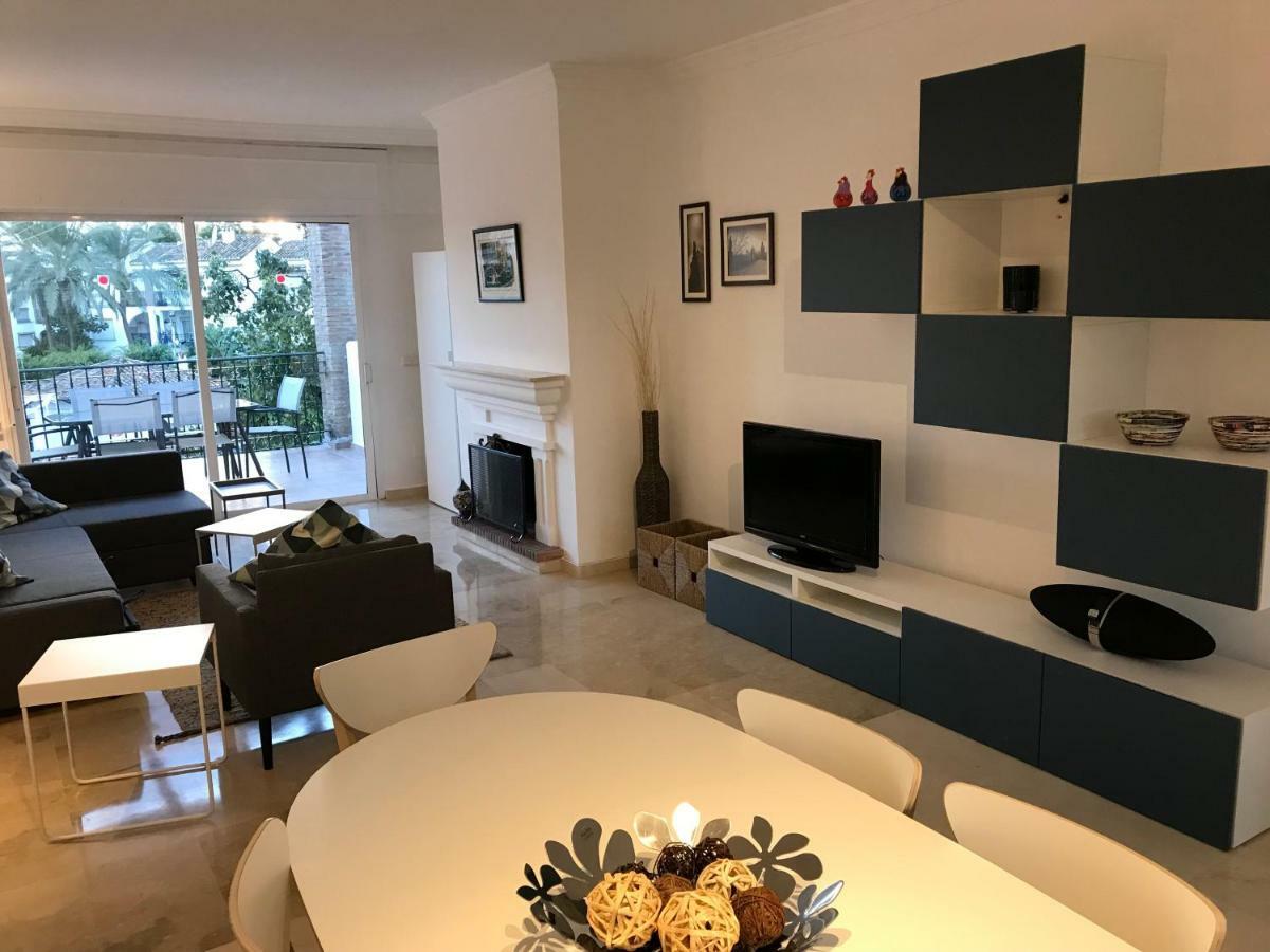Marbella - Estepona Beach Frontline Apartment Luaran gambar