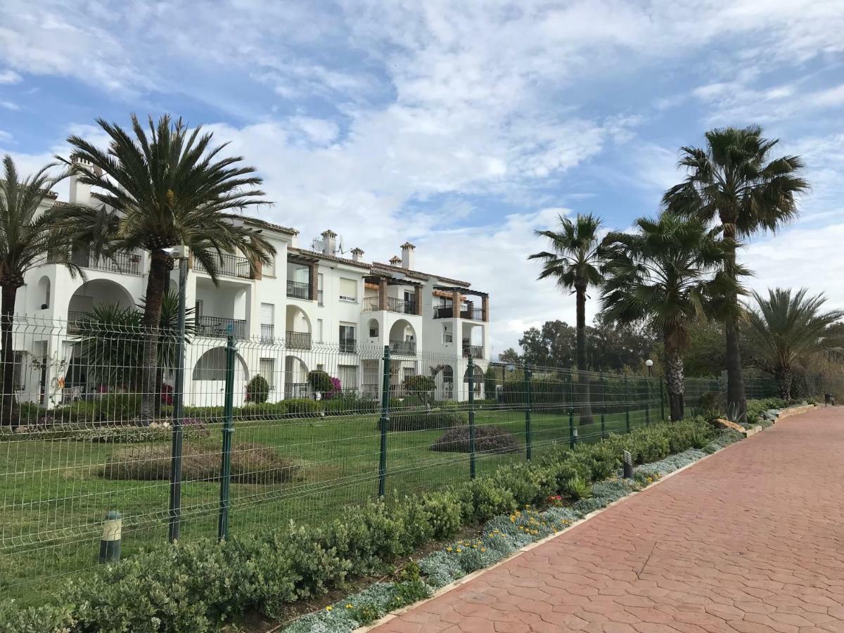 Marbella - Estepona Beach Frontline Apartment Luaran gambar