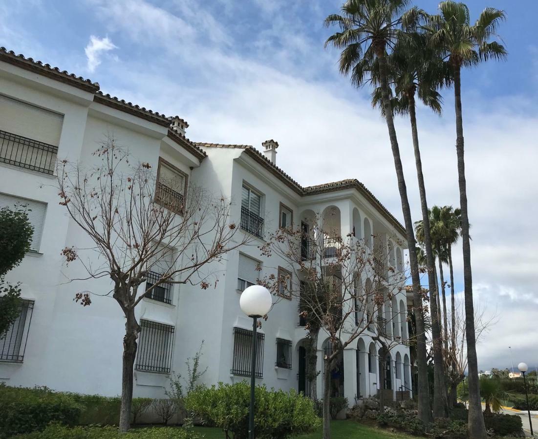Marbella - Estepona Beach Frontline Apartment Luaran gambar