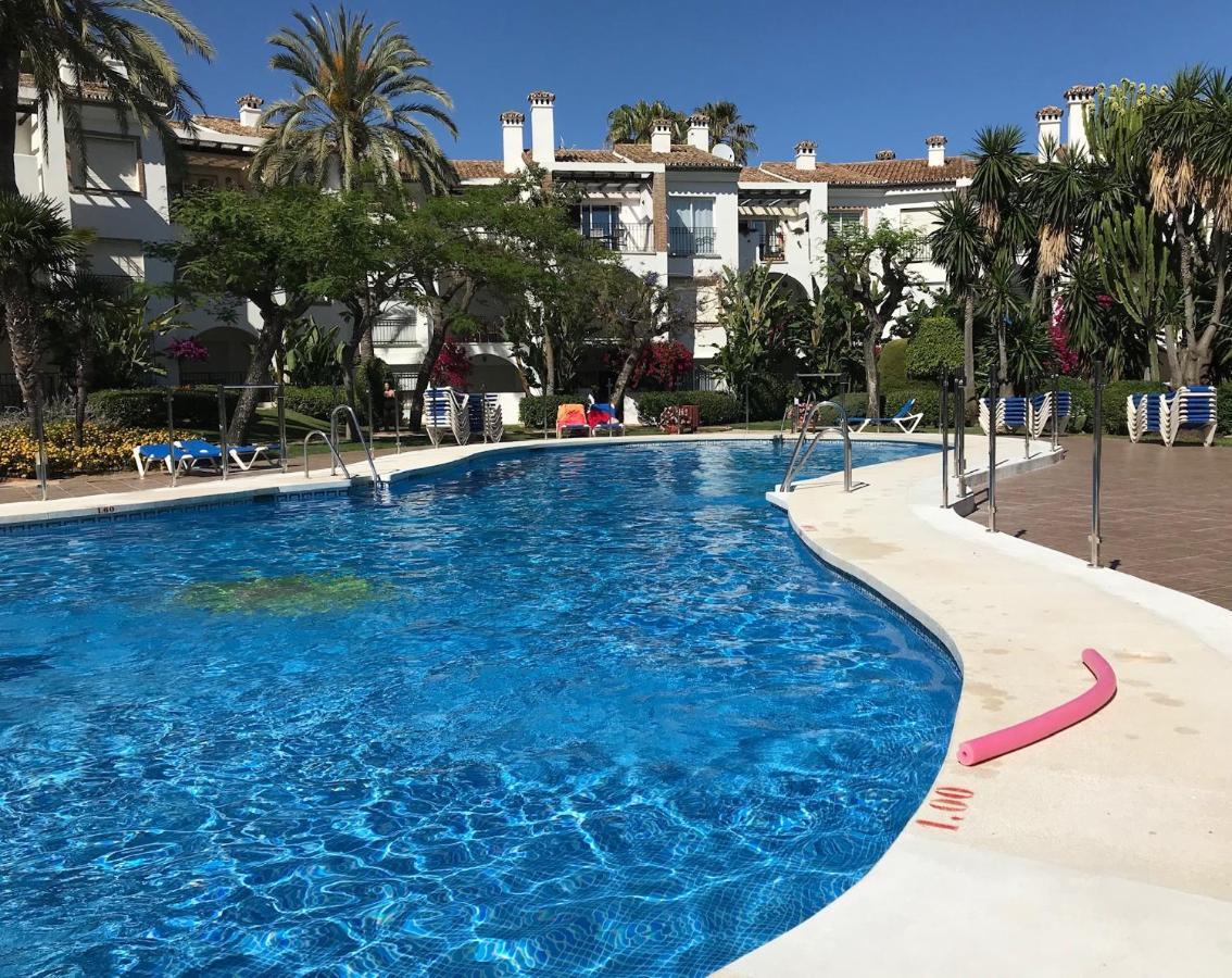 Marbella - Estepona Beach Frontline Apartment Luaran gambar